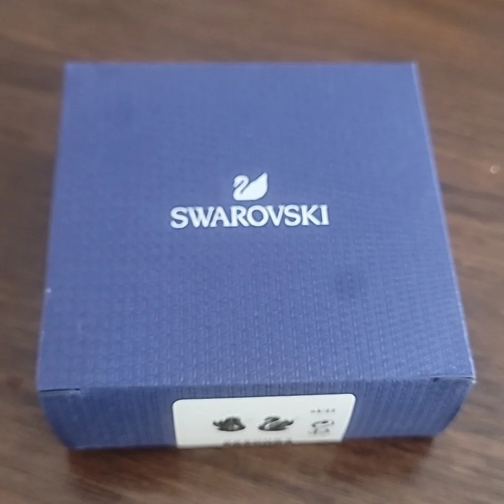 Swarovski Swan stud earrings - Picture 4 of 4